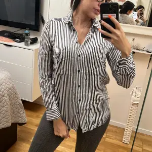 H&M skjorta i storlek 36 i bra skick