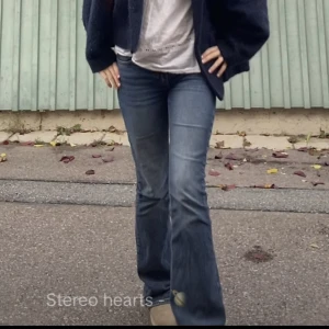 Jeans  - Jeans ifrån junkyard. Tror dom är helt slutsålda nu, köpte för 500kr men säljer för 250kr❤️ modellen hete Low waist jeans 