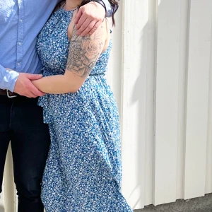 Långklänning  - Super fin klänning använd en gång från shein . 0xl är som L  