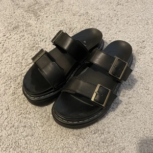 Skor - Aldrig använda, passar mig som brukar ha storlek 37 💕💕