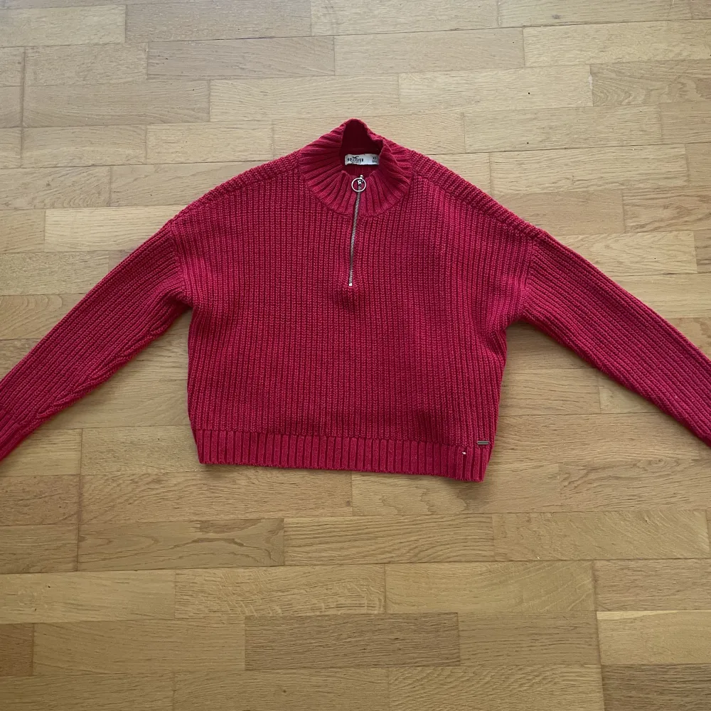 Supersnygg stickad tröja från Hollister i storlek XS. Använd många gånger ❤️💋🌹❤️‍🔥. Tröjor & Koftor.