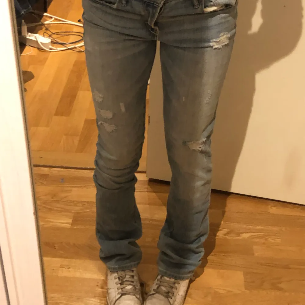 Supersnygga bootcut jeans från Abercrombie and Fitch!💕💕 Aldrig använda då de är för långa. Superfina och storlek small. Jeans & Byxor.