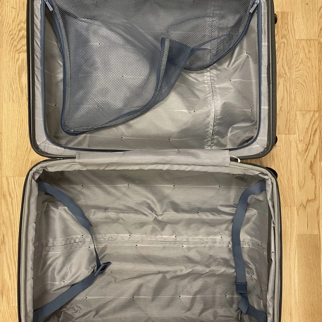 Delsey Paris resväska NY mellanstor - 91