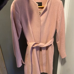 Kappa från Stockholm LM - Nästan ny, bara använd någon gång. Storlek 34