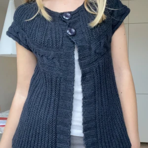 Stickad kofta - Kortärmad kofta