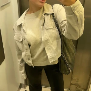 Jeans jacka - Kort jeansjacka från Gina tricot