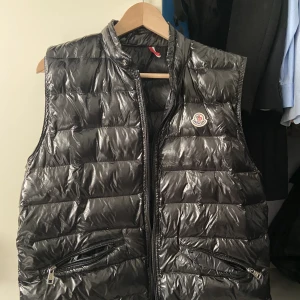 Moncler väst - Moncler väst storlek M