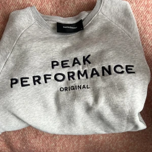 Peak performance sweatshirt  - Storlek M