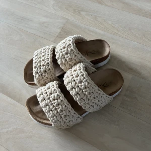 Duffy tofflor - Säljer ett par Duffy tofflor som va föramå för mig, köpte av en tjej på plick men endast testade av mig.💓