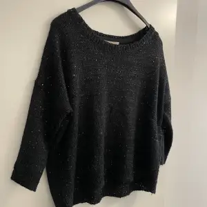 Only svart tröja 