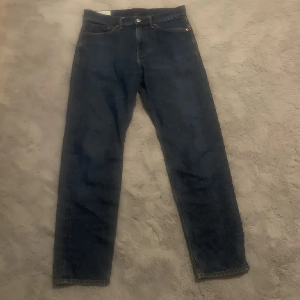 HM relaxed fit jeans (passar mer som typ slim) hör av dig vid frågor.. Jeans & Byxor.