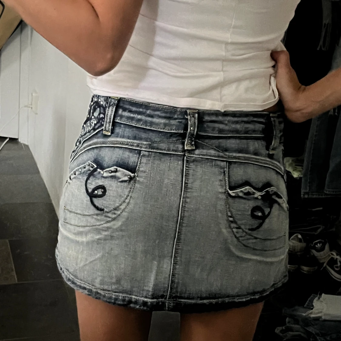 Lågmidjad jeanskjol - 3