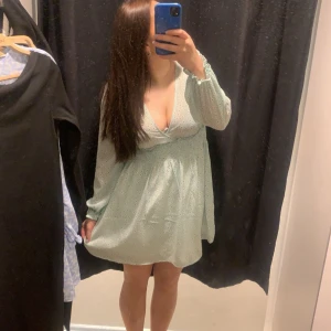 Blommig klänning  - inga defekter