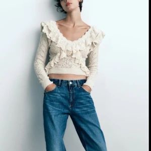 volang tröja  - jättefin tröja från zara, aldrig använt eftersom den passa inte riktigt mig🩷  