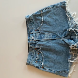 Levis jeansshorts - Levis jeansshorts i storlek w 25, fint skick! 