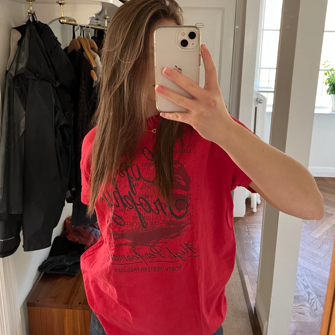 Röd tröja med tryck