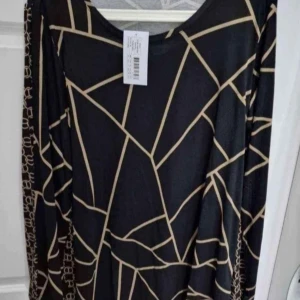 Helt ny tunika  - Helt ny och oanvänd tunika strl m/l