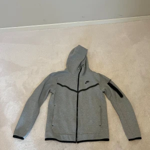 Nike tech fleece  - Säljer Nike Tech fleece i storlek S, bra skick.