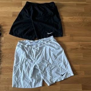 Nike shorts - Säljer de här två shortsen för ett bra pris tillsammmans,mycket bra skick och knappt använda.Skriv för funderingar och frågor.