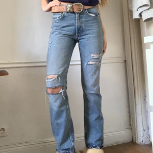 Slitna jeans - Slitna jeans, storlek 36/S. Frakt tillkommer, skriv vid frågor💞