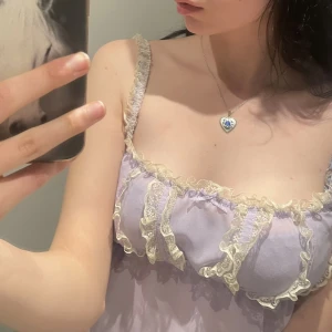 Lila lace mesh topp - Pastellila topp med söta spetsdetaljer💟