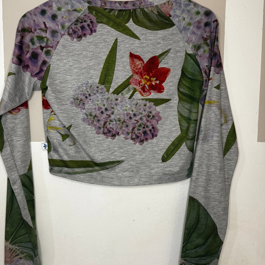 Blommig adidas magtröja - 90