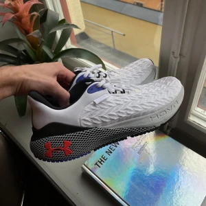 Nya joggingskor - Helt oanvända Tyvärr fel storlek för mig  Org pris: 1699 