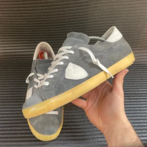 Phillipe model skor - Phillipe model skor i strl 42, 9/10 skick, säljs för 2099 