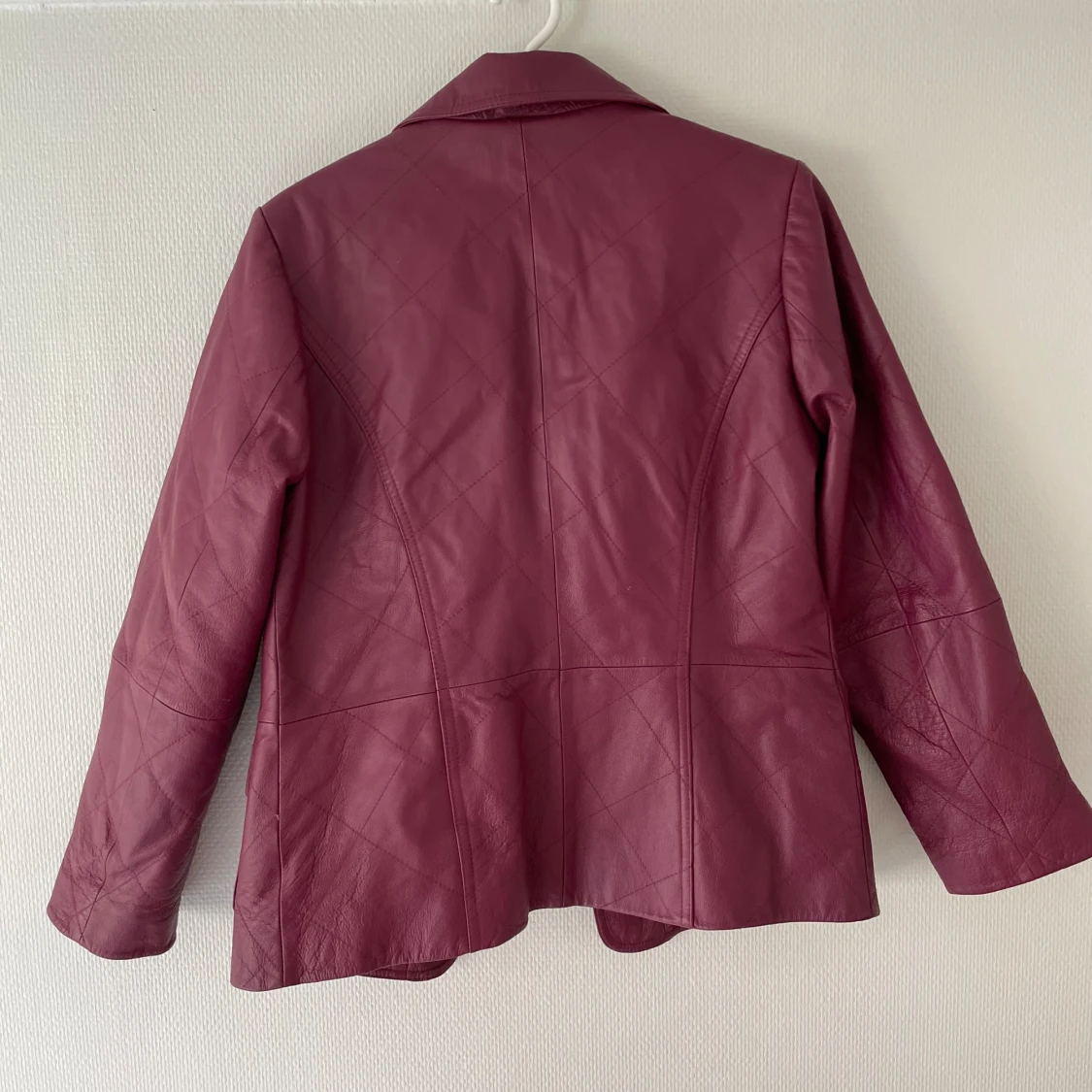 Röd läderjacka - 91