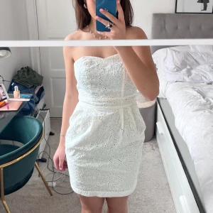 Klänning! - Så fin bandeu klänning i spets!!