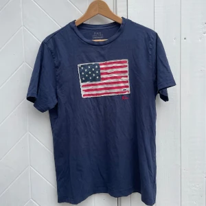 Ralph Lauren t shirt  - En skön och populär Ralph Lauren tisha. Storlek xl men sitter som M. Skriv vid funderingar ! 🤙