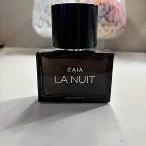 Caia parfym - Oanvänd parfym från Caia. God doft men har inte kommit till användning eftersom jag har massa andra. Ordinarie pris 595kr. Pris kan diskuteras 