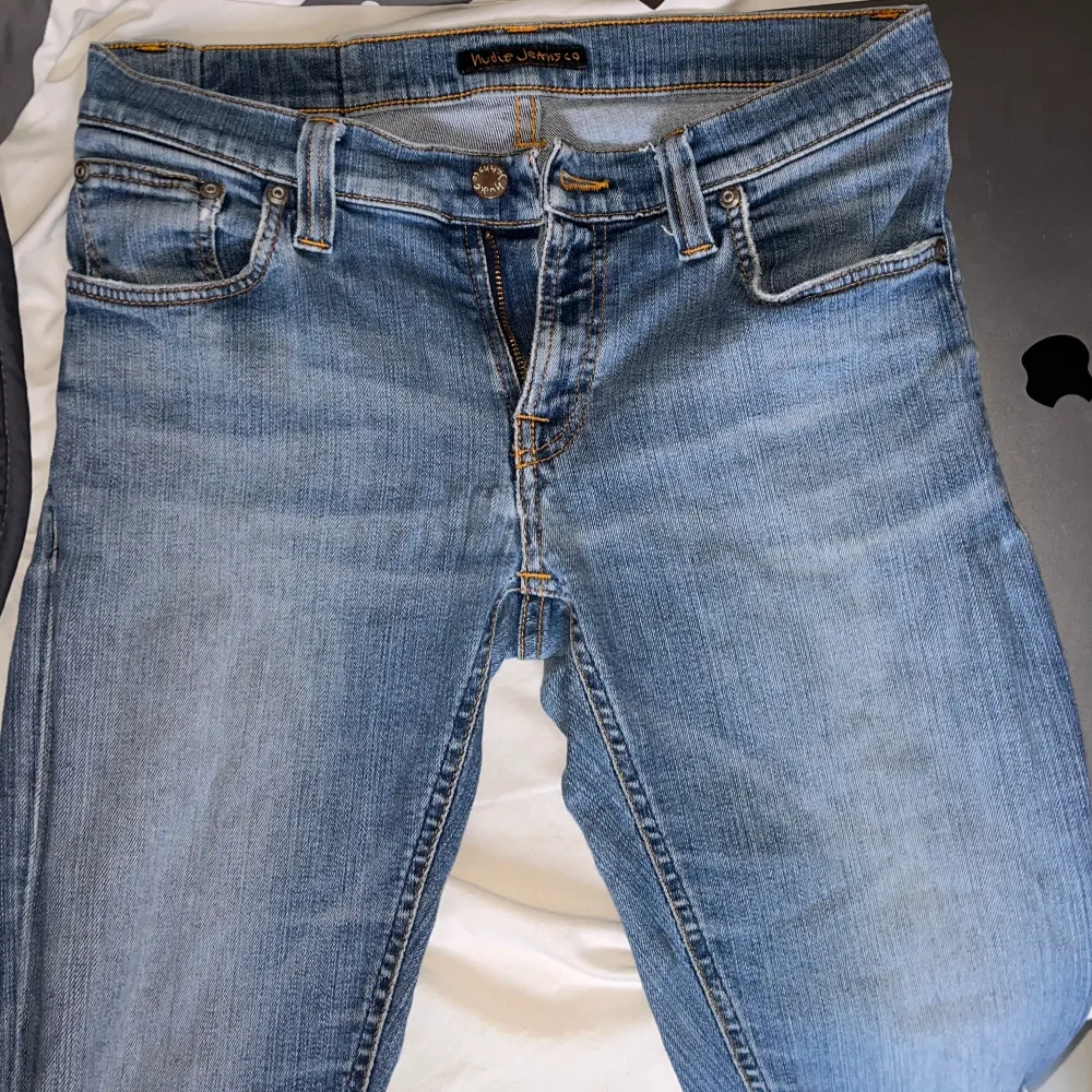 Tja säljer dessa schysta nudie Jeans få dem inte passar mig  Skick 9/10 pris kan diskuteras vid snabb affär  Kom dm vid övriga frågor . Jeans & Byxor.