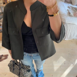 Jacka  - Super snygg!! Funkar som jacka / kofta