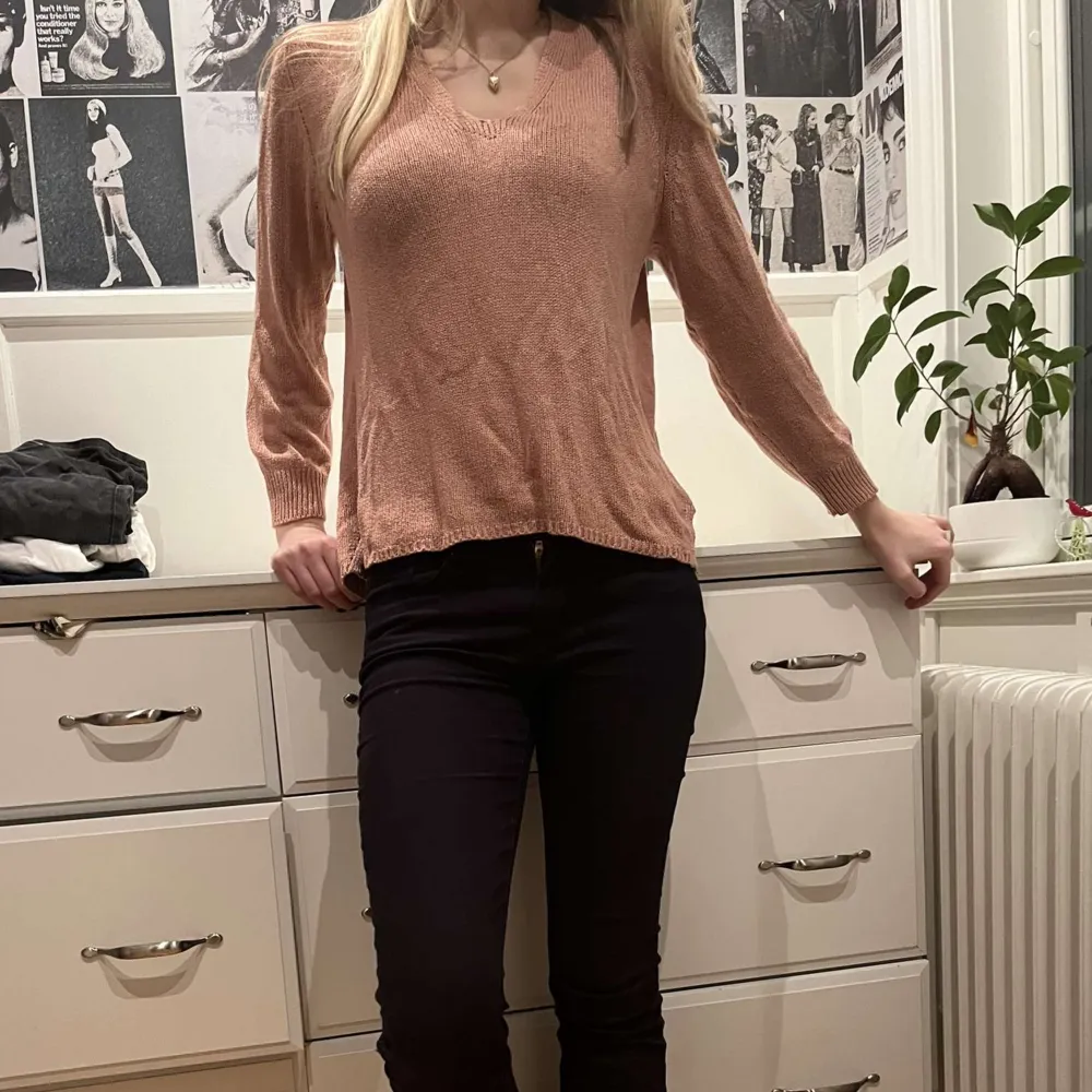 Fin rosa stickad tröja i storlek s 🫶. Neuletakit & Villapaidat.