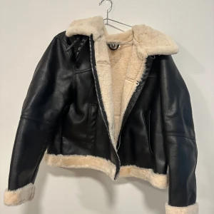 Jacka från H&M - Väldigt fint skick🤍