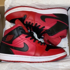 Jordan 1, - Tjena säljer mina Jordan som är nästan nya  Storlek 40 pris kan diskuteras 