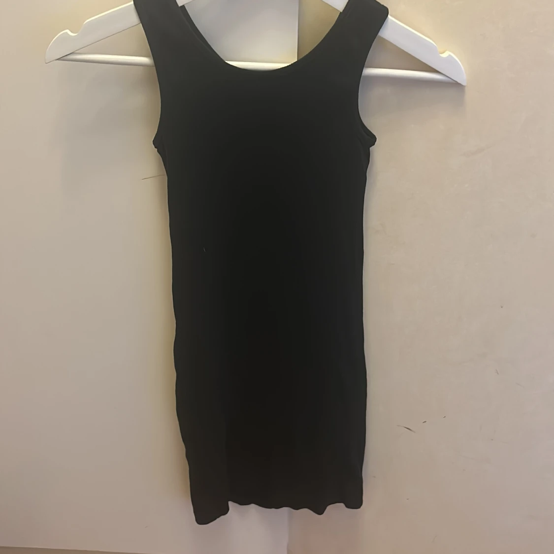 Svart tajt klänning  - 90