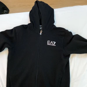 Ea7 tröja - Säljer eftersom den är för liten