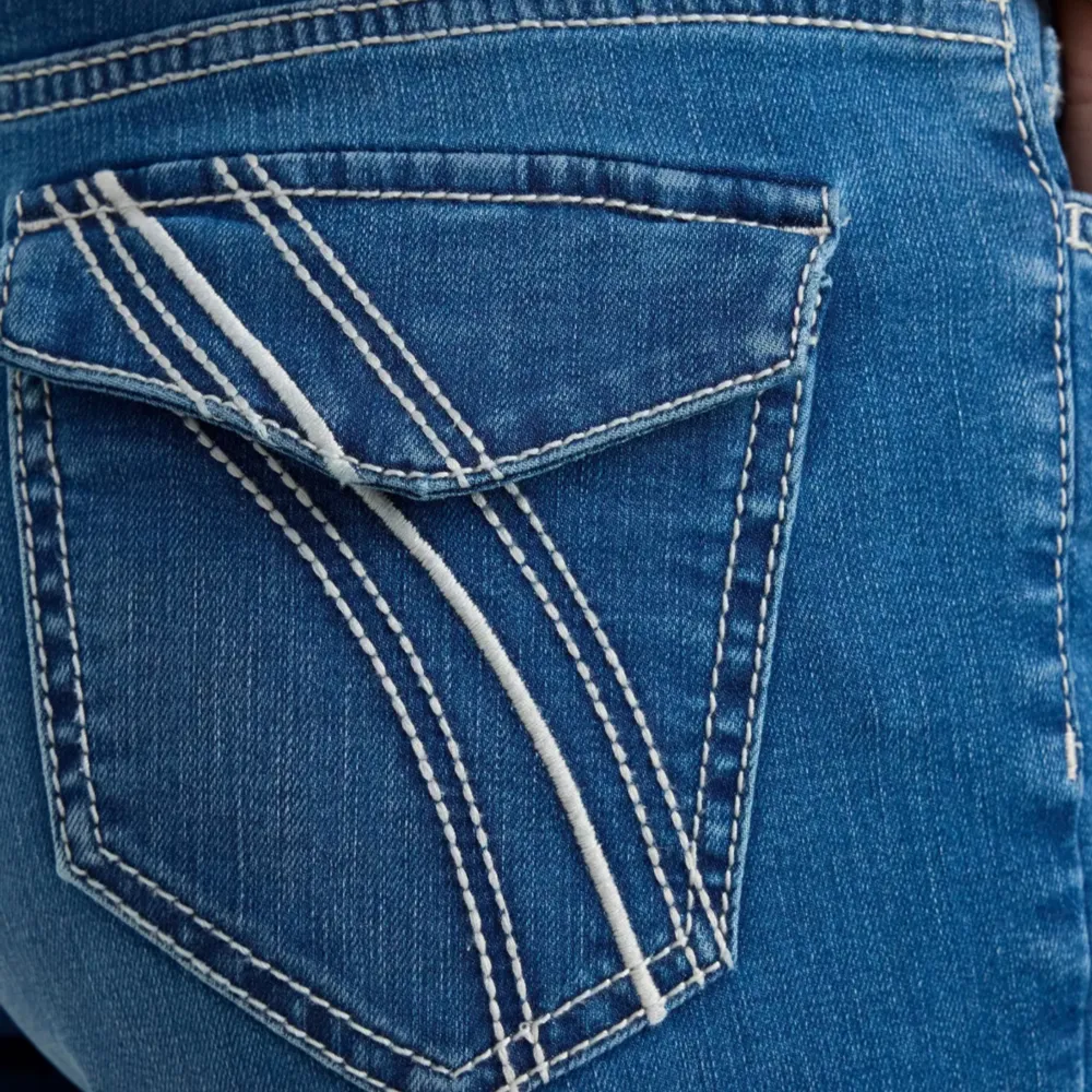  Ett par jeans från Lindex. Har fina fickor se bild två😇 använda ett fåtal gånger💞 storlek 170 sitter som xs🩷 köpa För 400kr men säljer för 239kr💞😇. Jeans & Byxor.