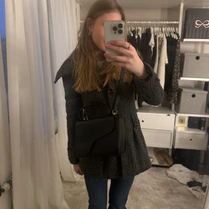  Vårjacka -  Vårjacka Som inte kommer till användning kollar de andra sakerna jag säljer💕