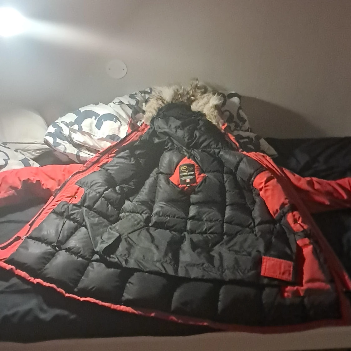 Röd cannada goose jacka