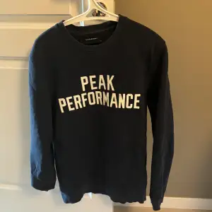 Peak performance sweatshirt i storlek M