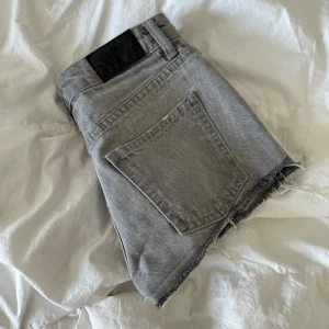 Jeans shorts  - Säljer mina jeans shorts från lager 157 då dom aldrig har kommit till användning. Nytt pris ca 250kr❤️