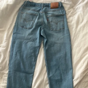  Levis jeans -  Säljer ett par Levis jeans i bra skick 164 cm använda 