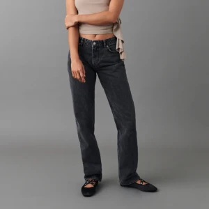 Gina tricot low waist jeans - Jättefina low waist jeans från Gina tricot. Tyvärr lite stora på mig💕