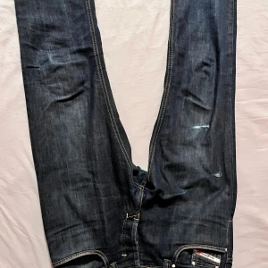 Diesel jeans  - •Marinblå  •32/32  •9/10 •Nypris 1200 •Kontakta för fler bilder 