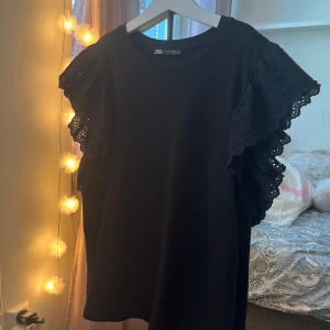 Linne  - Jättesöt topp från zara! Knappt använd och bra skick❣️
