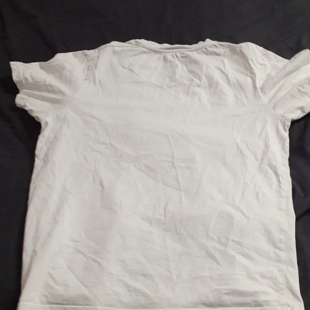 Burberry tshirt som jag köpte av nån på plick men den var stor. Storlek M ganska ren i bra skick.. T-shirts.