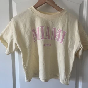 T-shirt - jättesomrig och söt t-shirt för barn💞💞 pris kan diskuteras🫶🏼